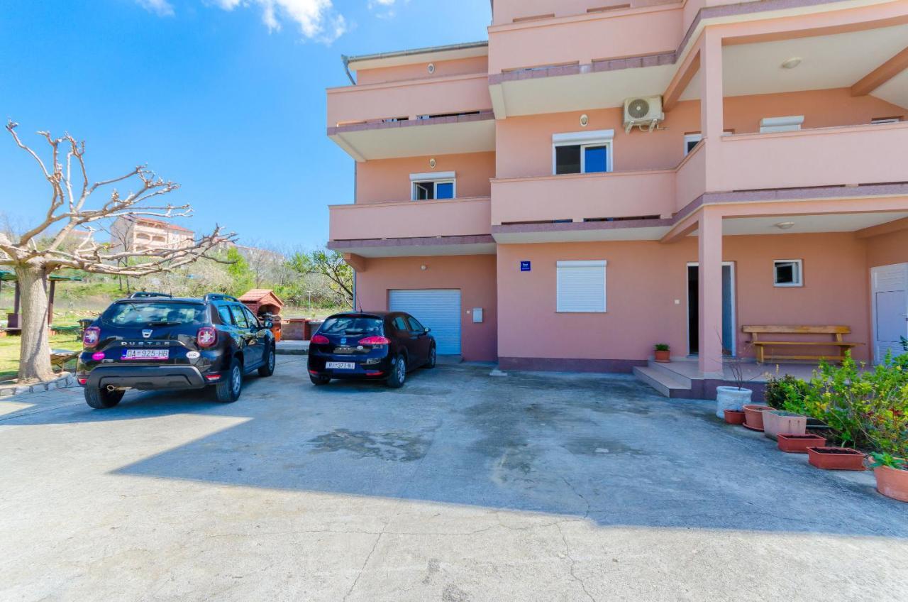 Apartments And Room Ljubica Лопар Экстерьер фото