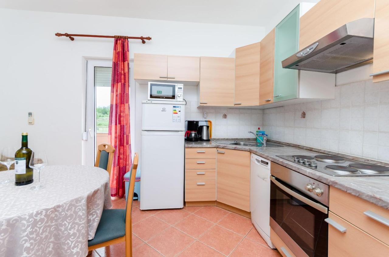 Apartments And Room Ljubica Лопар Экстерьер фото