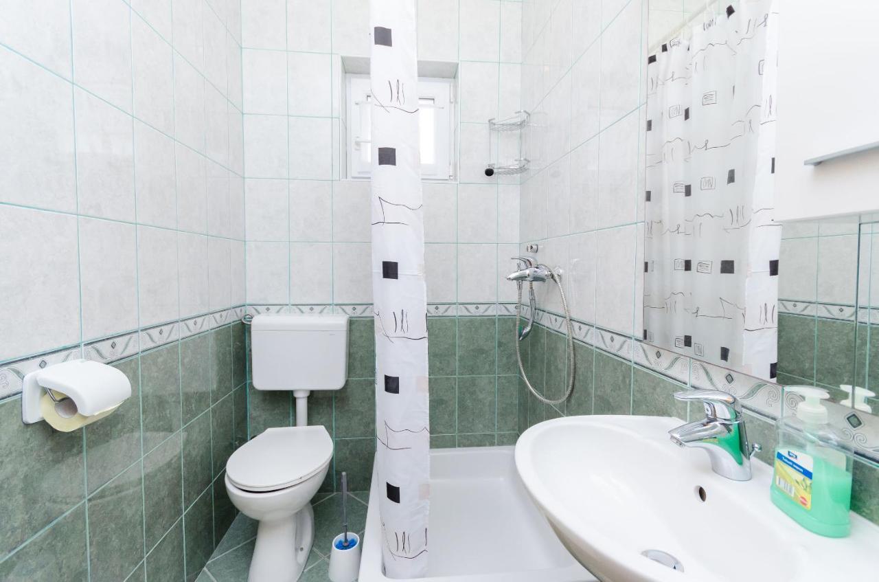 Apartments And Room Ljubica Лопар Экстерьер фото