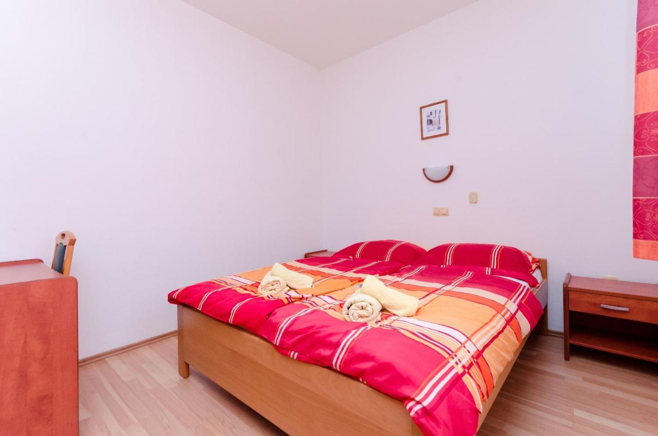 Apartments And Room Ljubica Лопар Экстерьер фото