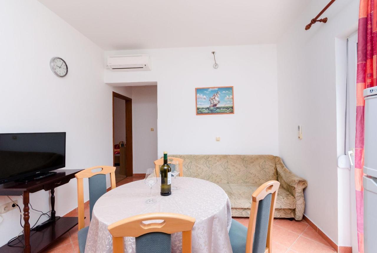 Apartments And Room Ljubica Лопар Экстерьер фото