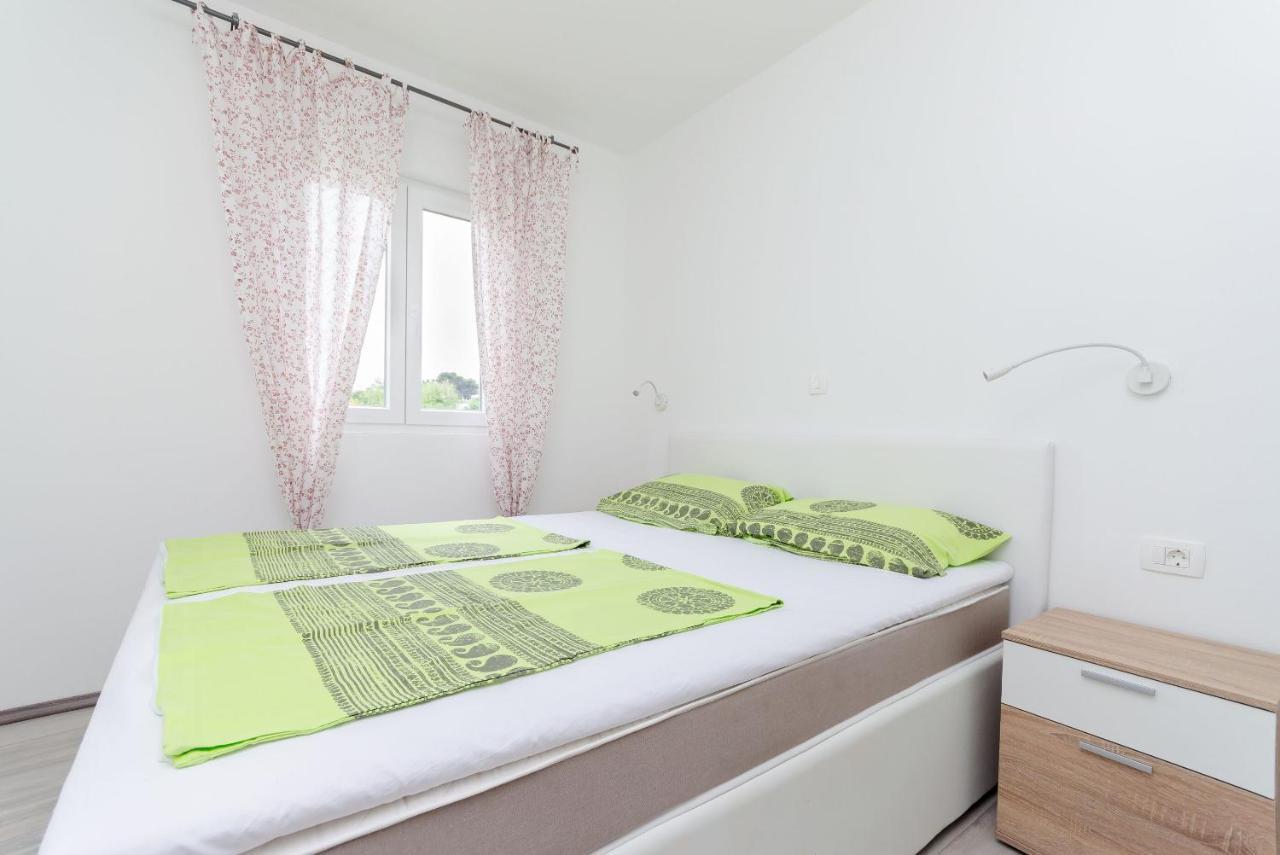 Apartments And Room Ljubica Лопар Экстерьер фото